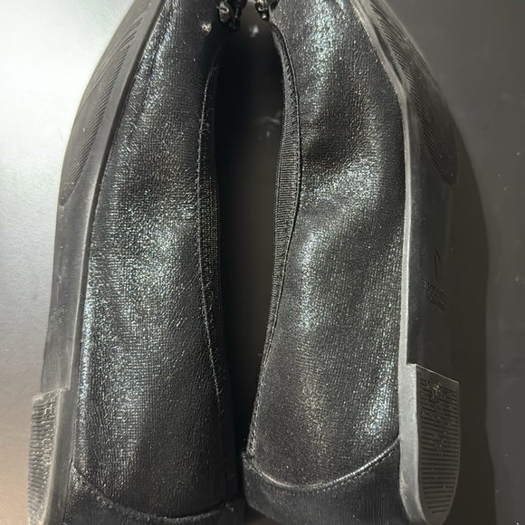 Women’s size 9.5 | Simply Vera Vera Wang | Black Embellished Flats - Picture 4 of 5